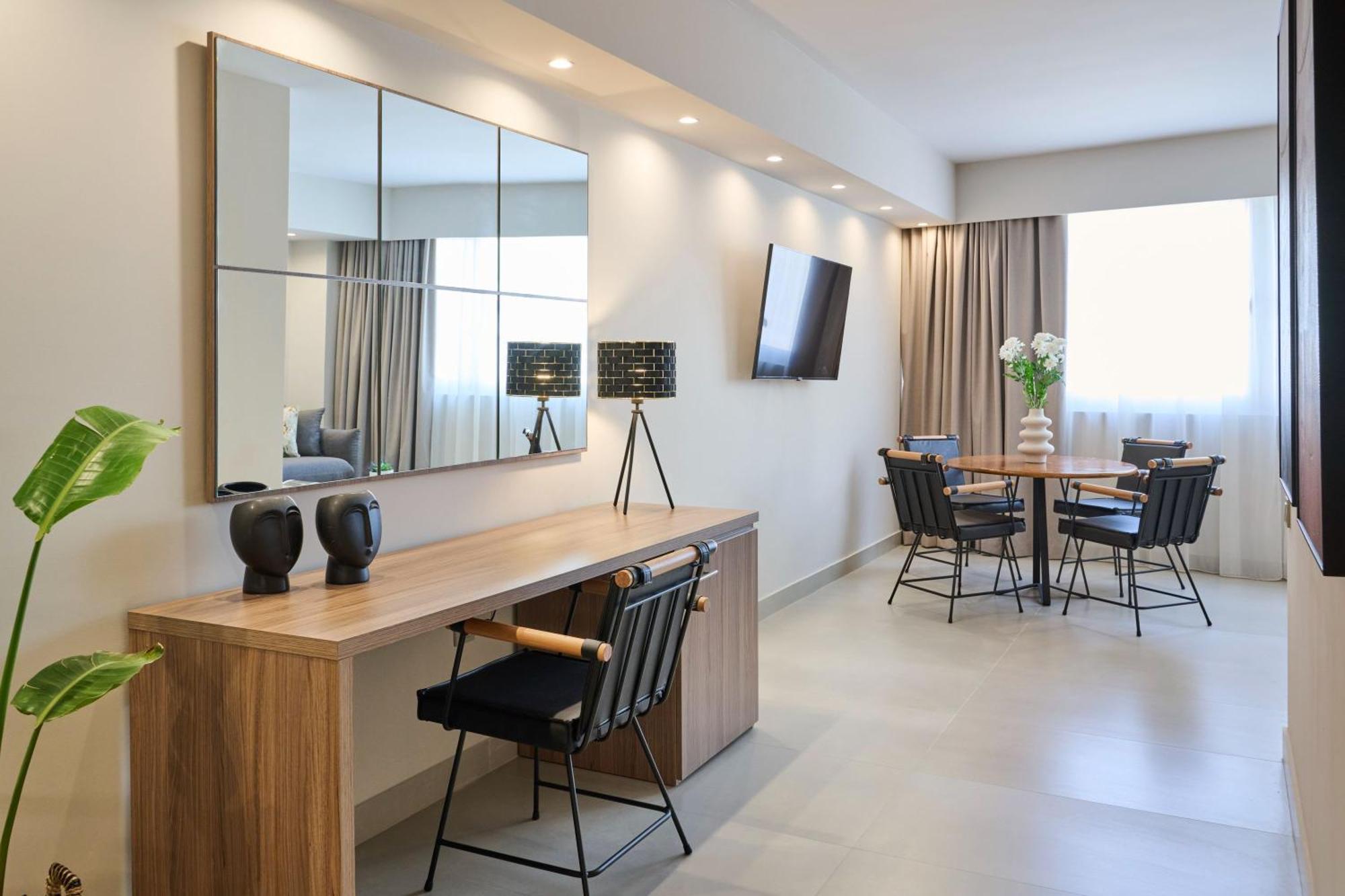 Acropolis Muses - Downtown Luxury Apartments Atene Esterno foto
