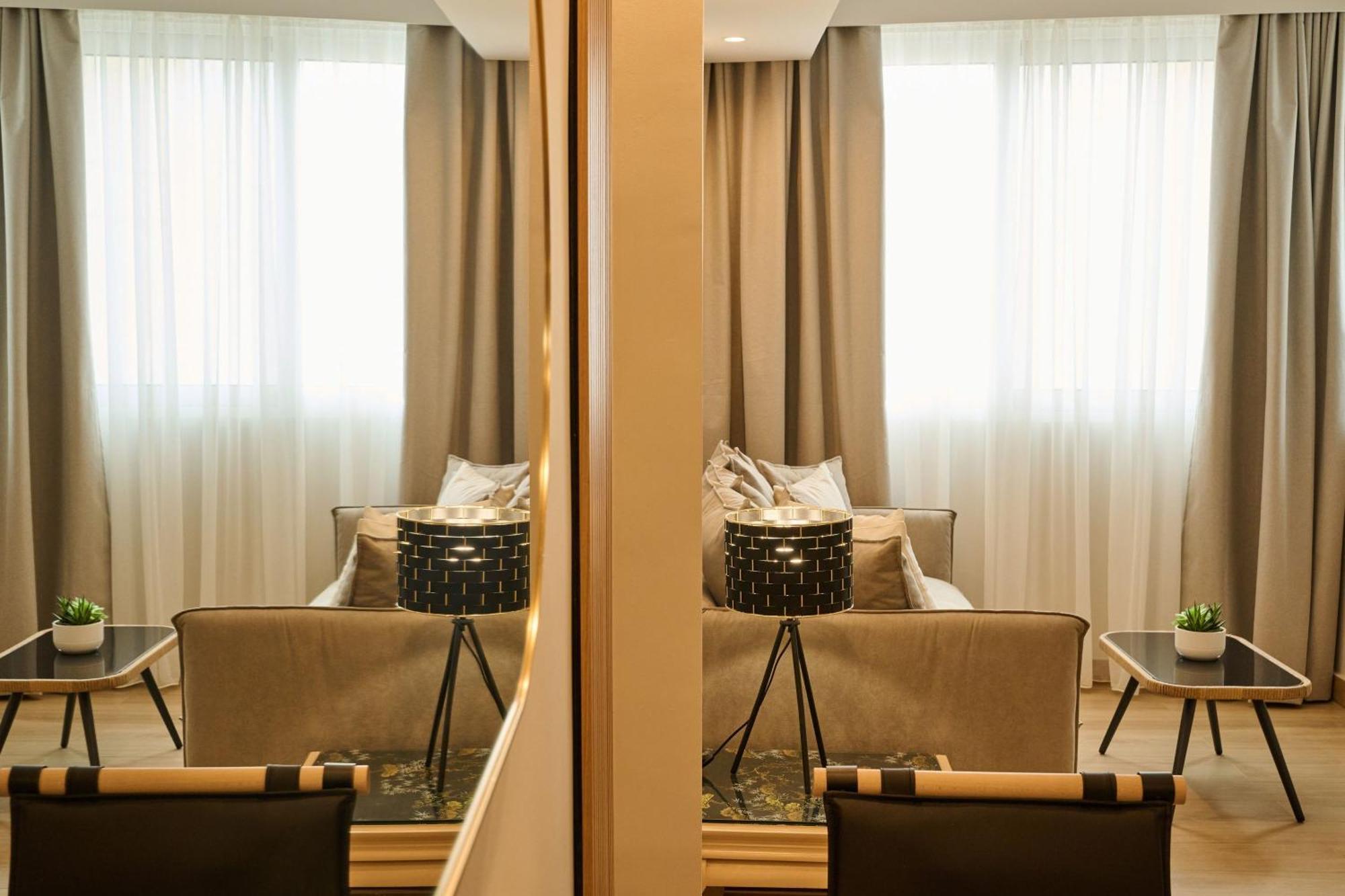 Acropolis Muses - Downtown Luxury Apartments Atene Esterno foto